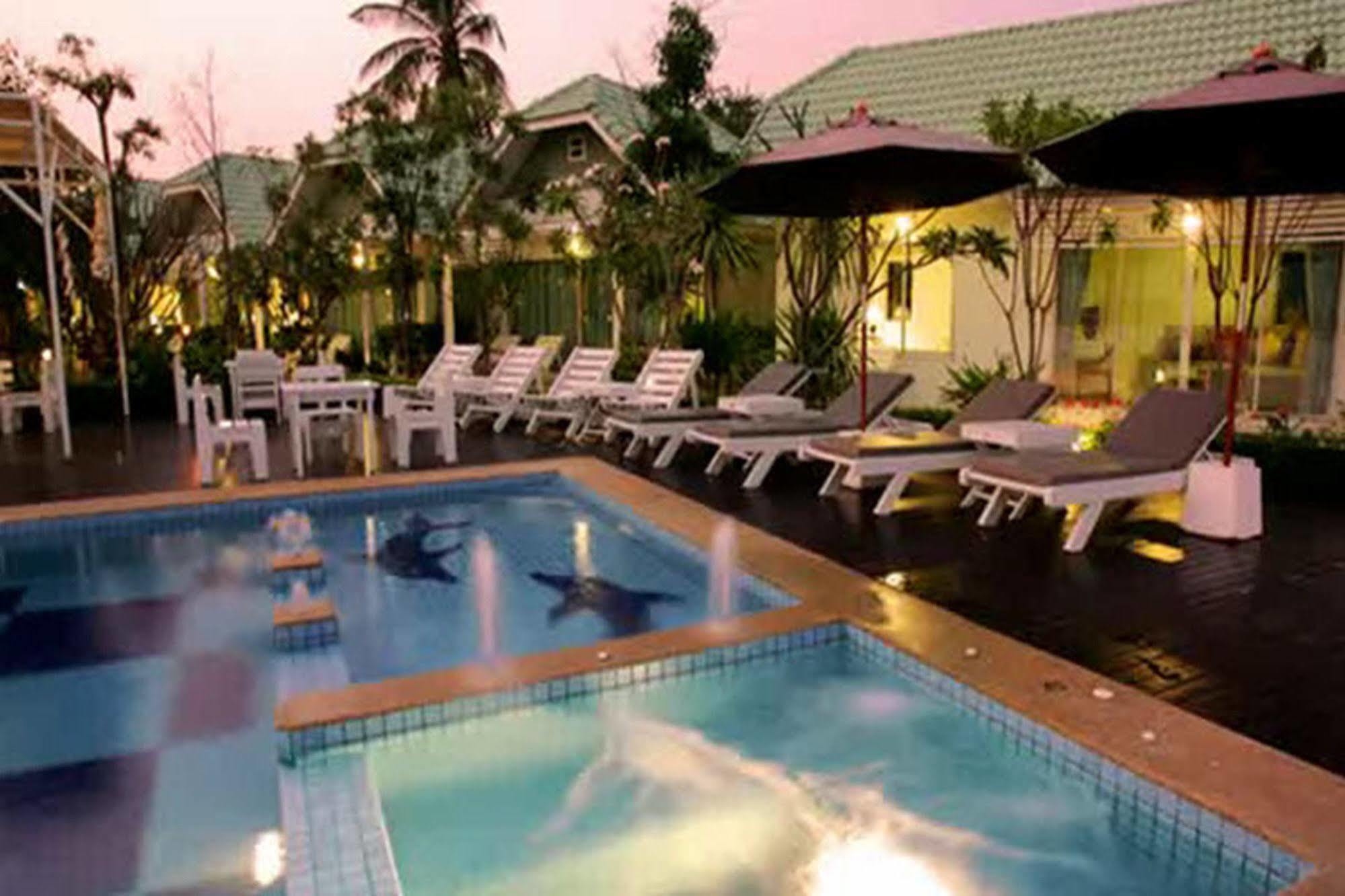 Sea-Sky Resort Хаад Чао Самран Екстериор снимка